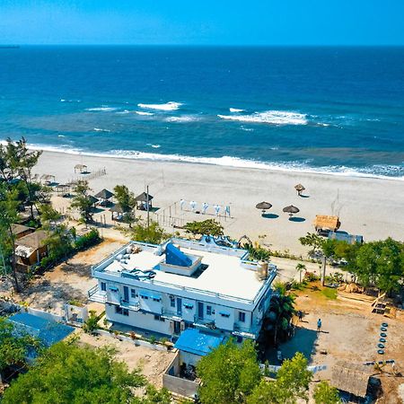 Club Monet Beachfront Resort By Cocotel Cabangan Eksteriør bilde
