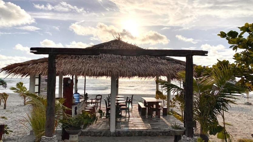 Club Monet Beachfront Resort By Cocotel Cabangan Eksteriør bilde