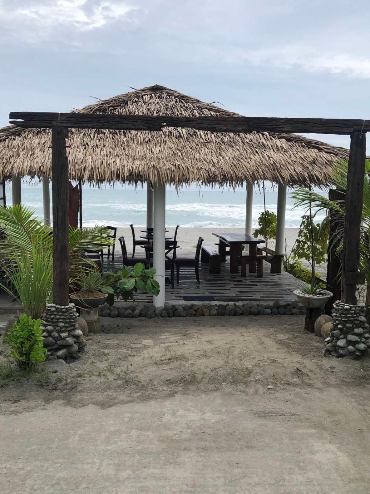Club Monet Beachfront Resort By Cocotel Cabangan Eksteriør bilde