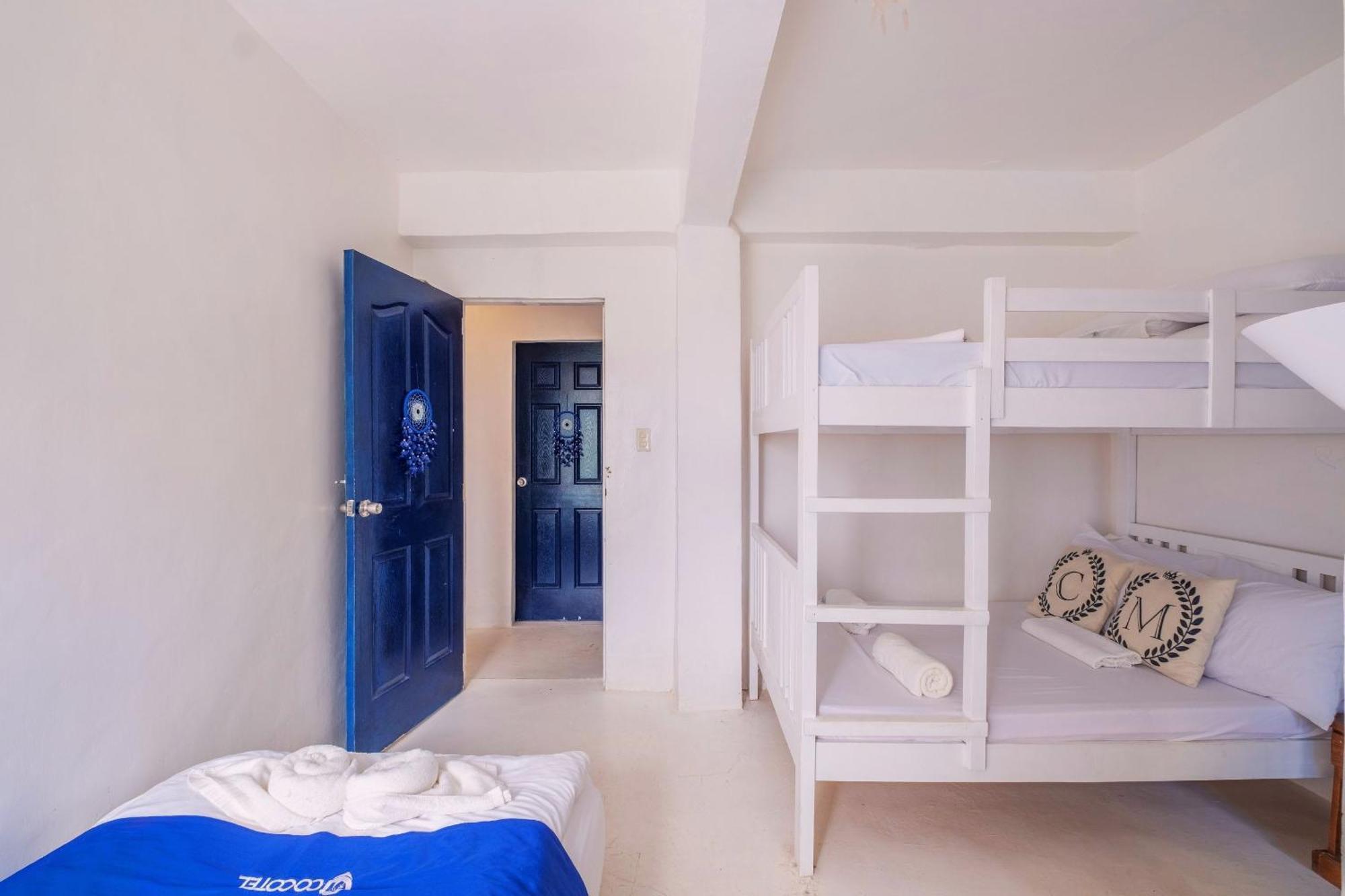 Club Monet Beachfront Resort By Cocotel Cabangan Rom bilde