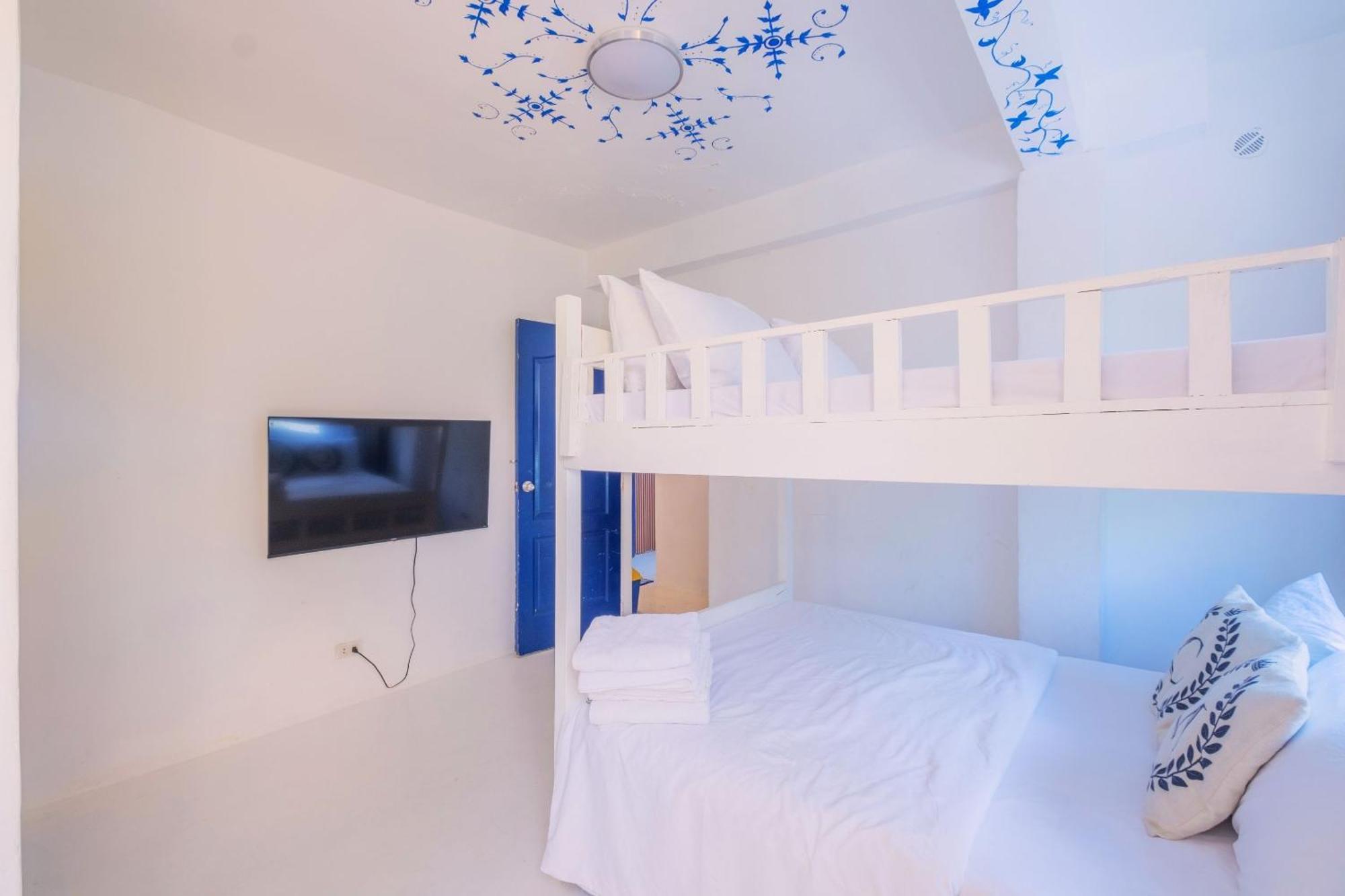 Club Monet Beachfront Resort By Cocotel Cabangan Rom bilde